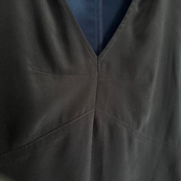 10 Crosby DEREK LAM | Navy Blue and Black Silk V Neck Sleeveless Shell Top Small - Picture 4 of 8